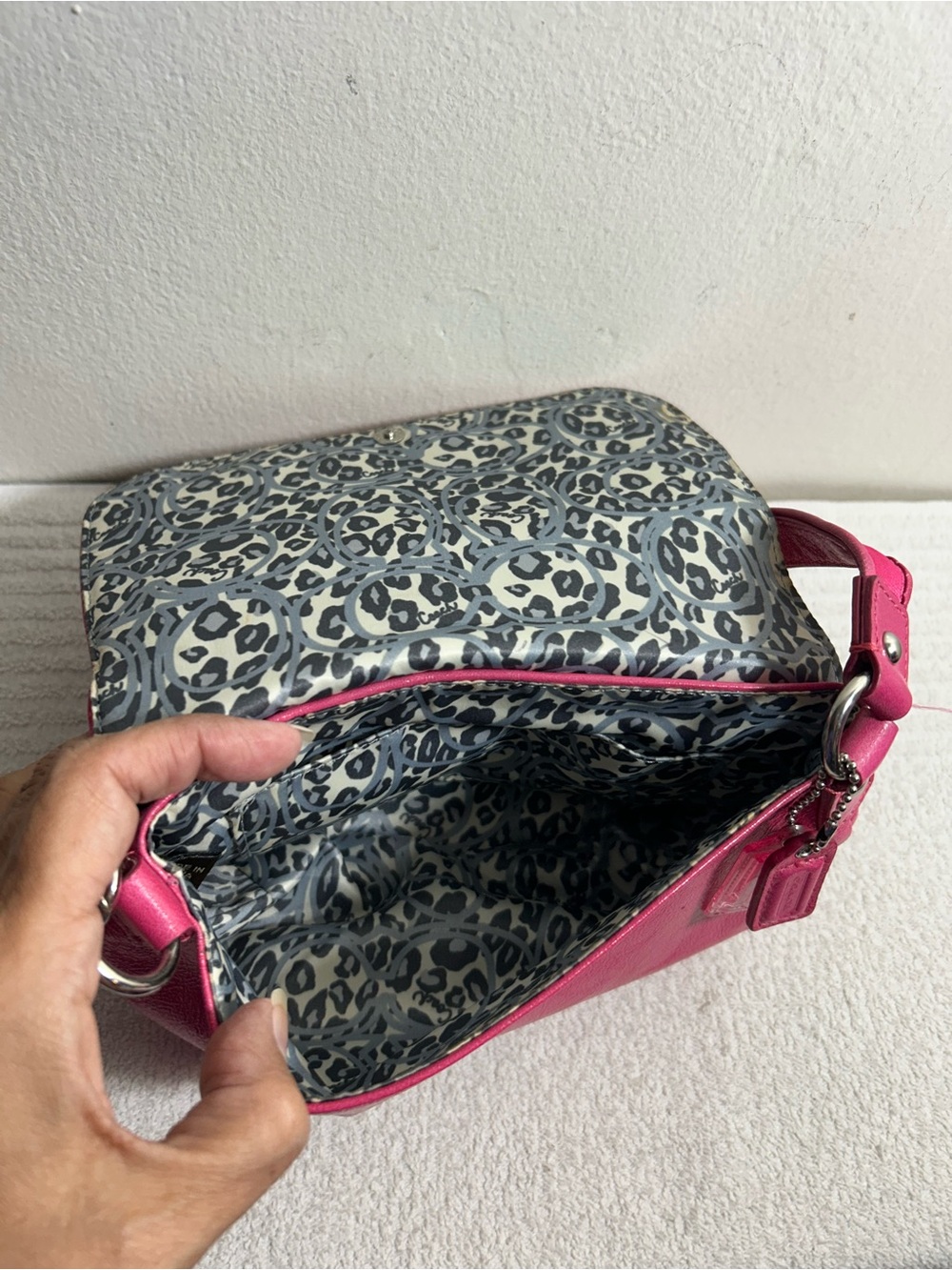 Coach Poppy Hot Pink Leather Shoulder Bag with Front Zip and Ring Accent - Picture 9 of 9